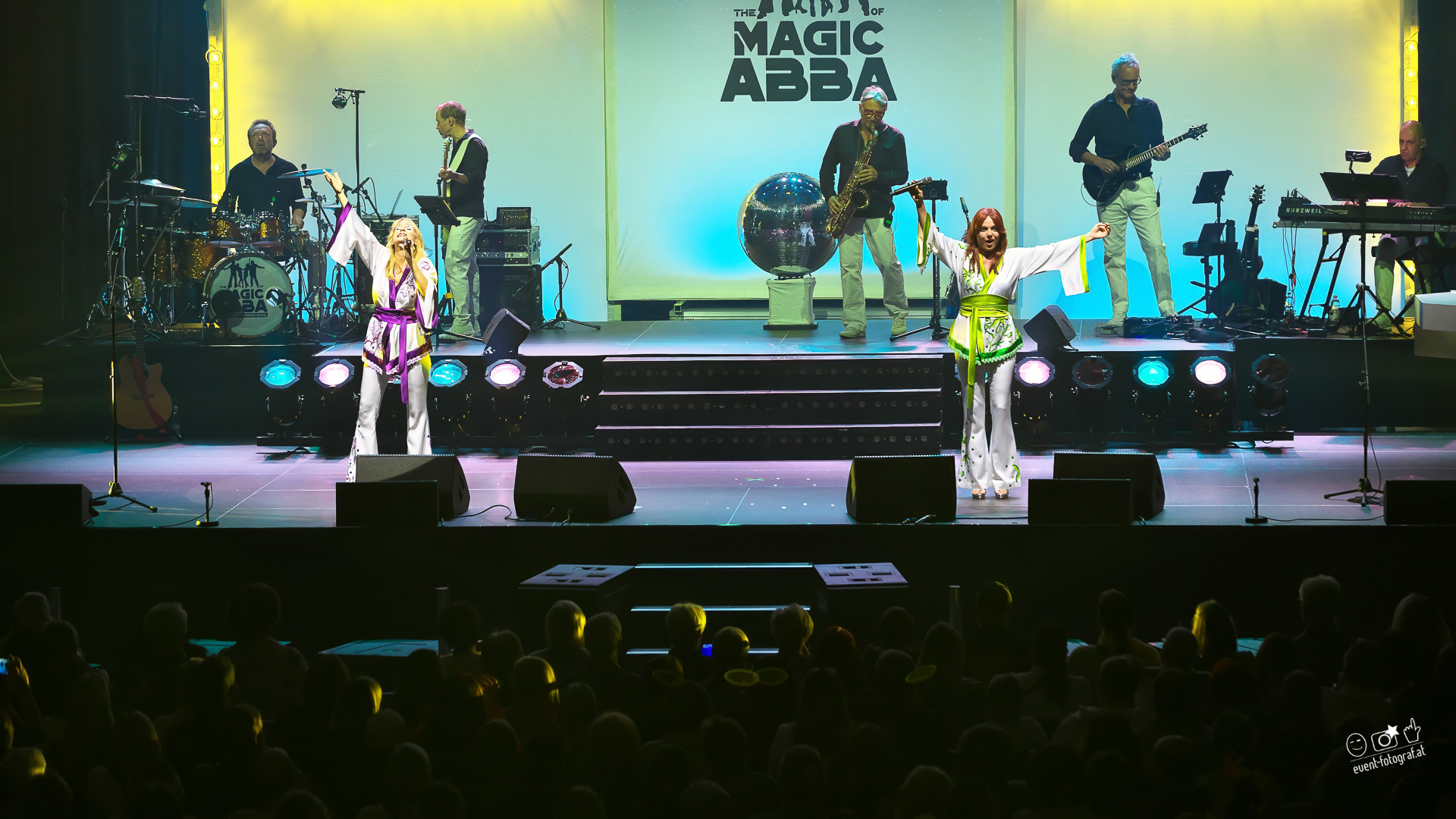 "The Magic of BONEYM Bandmitglieder auf der Bühne "