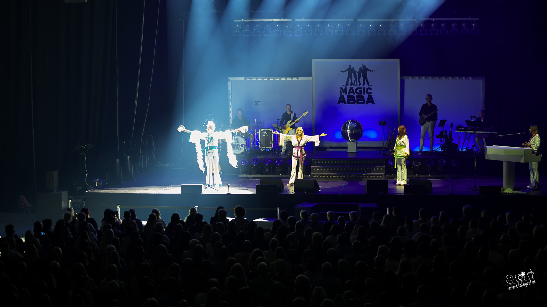 "The Magic of BONEYM Bandmitglieder bei einem Live-Auftritt"
