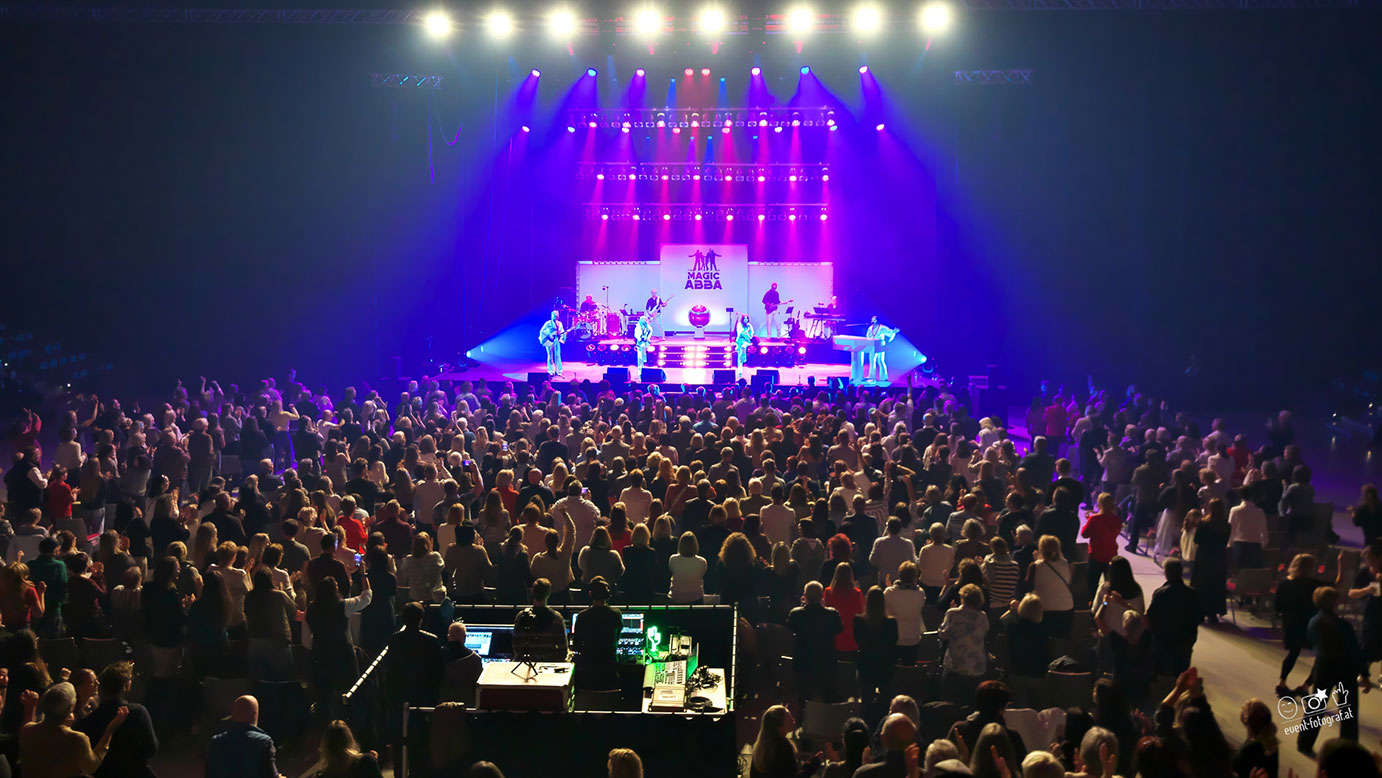 "The Magic of BONEYM Bandmitglieder bei einem Live-Auftritt mit Publikum"